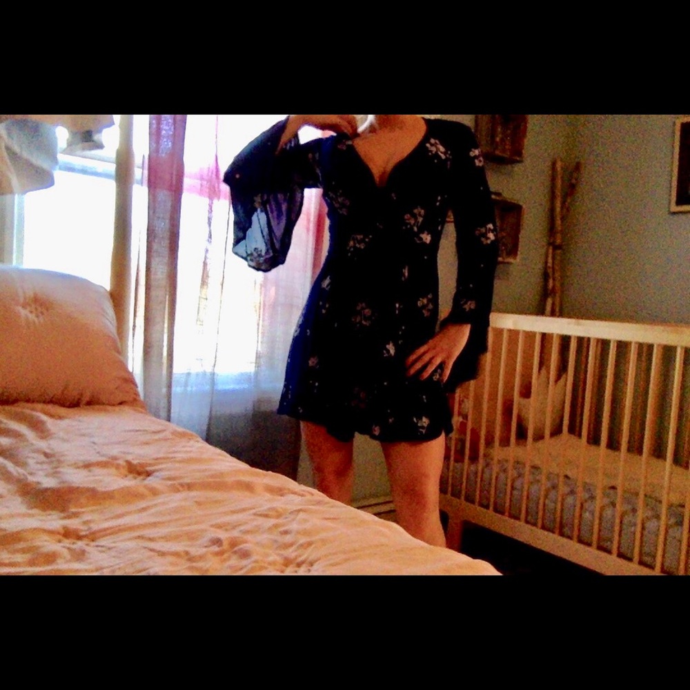 Free people flutter sleeve mini dress EUC !